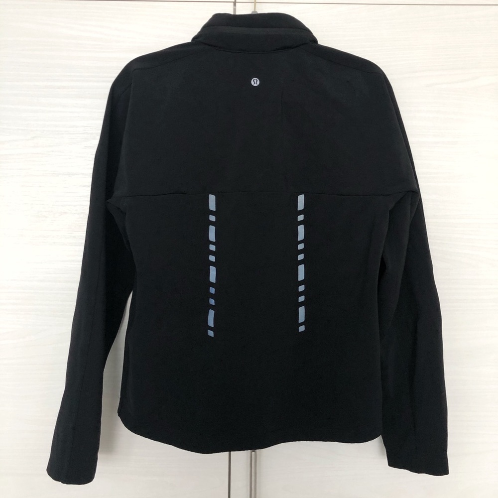 Lululemon jacket (Men) - Picture 2 of 4